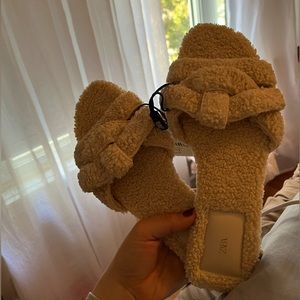 BNWT ZARA Shearling Crossover Sandals- Size 39